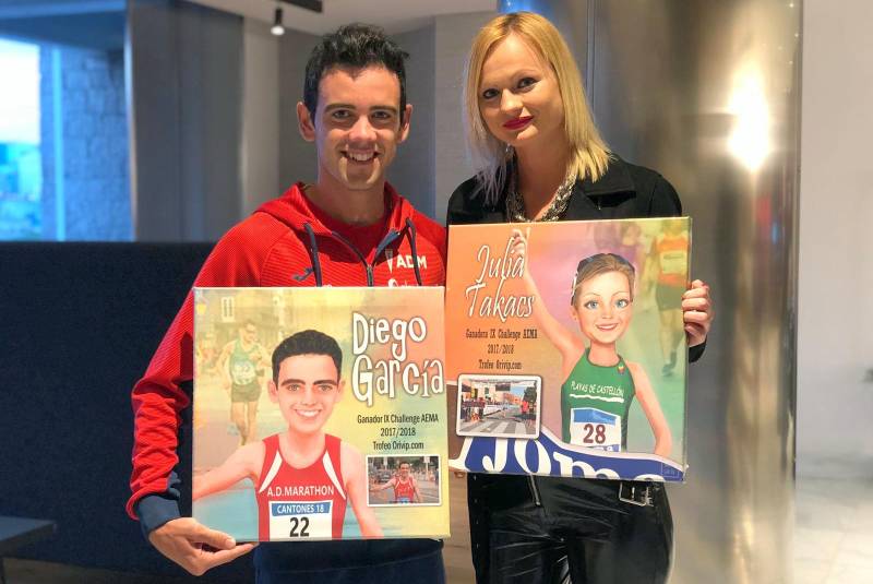 Diego García y Julia Takacs reciben sus premios como vencedores de la IX Challenge AEMA - Trofeo Orivip.com